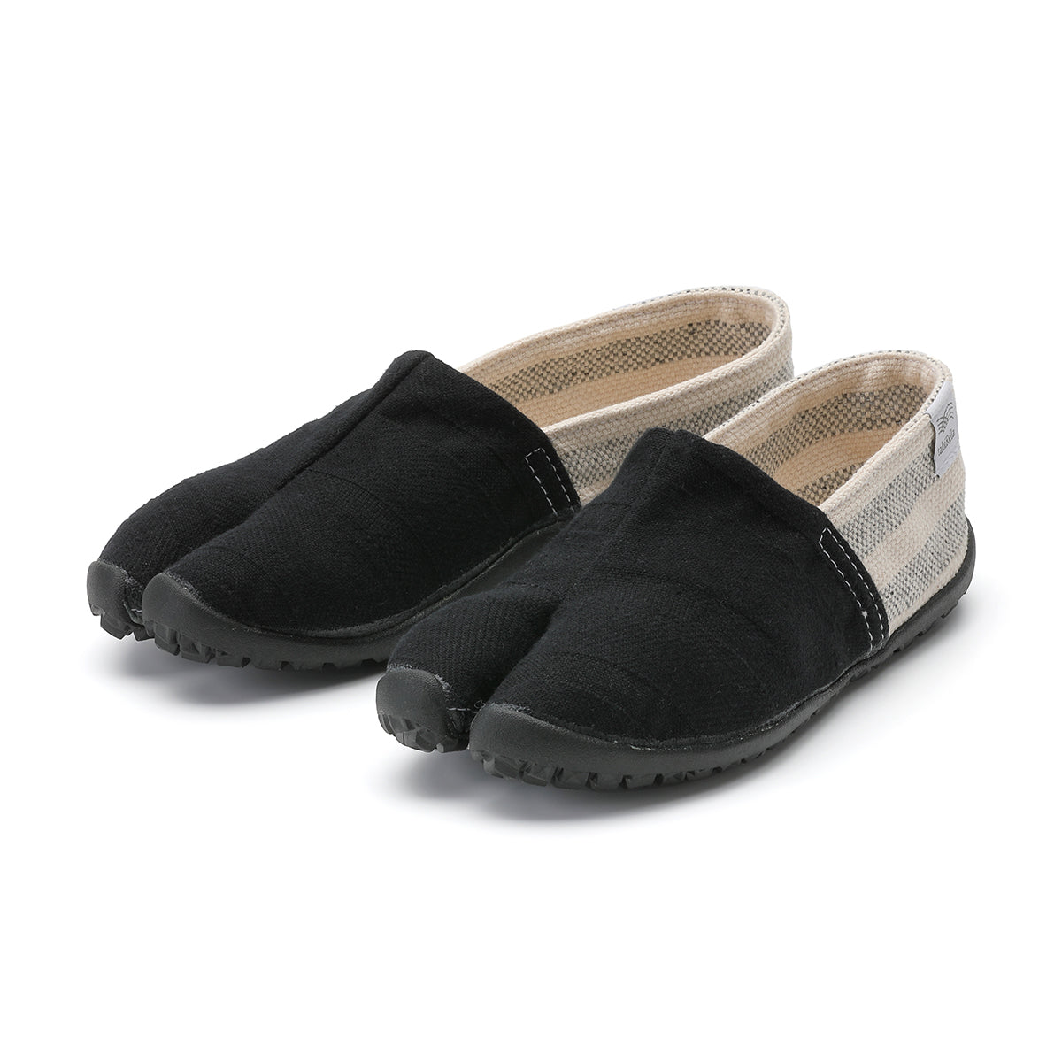 コンフォートな足袋シューズtabiRela（たびりら）カラーはモノクローム