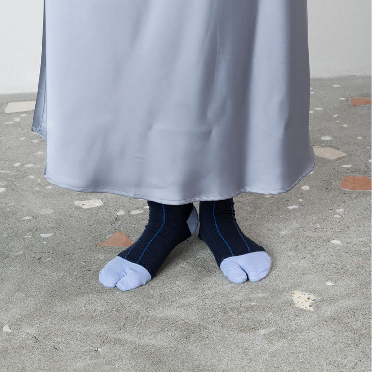 LACE PATTERN TABI SOCKS NAVY